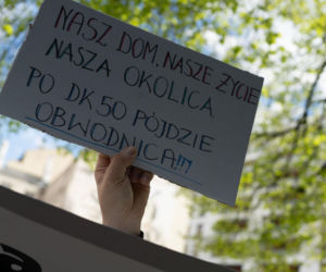 Dramat setek rodzin pod Warszawą! Nowa autostrada zburzy ich domy?! „Żyjemy na bombie”