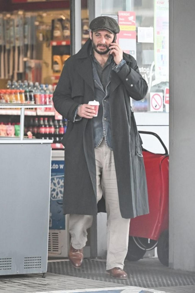 Rozwód Gąsiorowskiej i Żurawskiego w toku! Aktor czekał pod salą z kubkiem w ręku