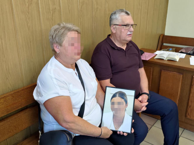 "Pacjentki porzuciły konwencjonalną terapię, by „leczyć się” lampami. Szaman z Małopolski nie trafi za kraty"