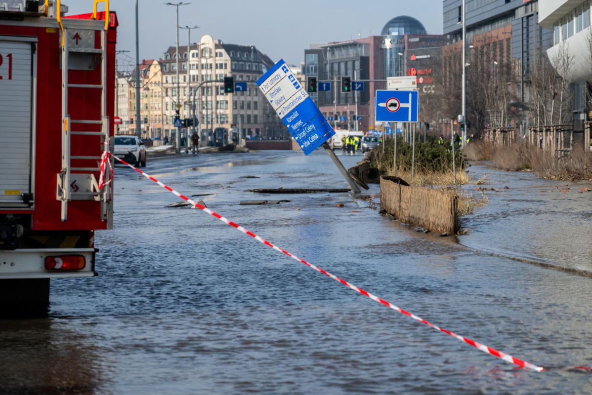 Poważna awaria wodociągowa. Zalane centrum Wrocławia