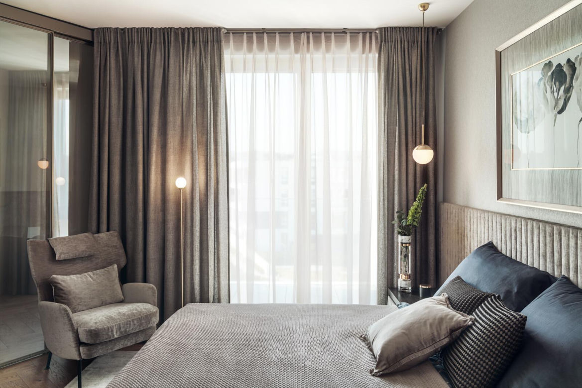 Styl modern classic we wnętrzu. Dyskretny luksus z widokiem na morze
