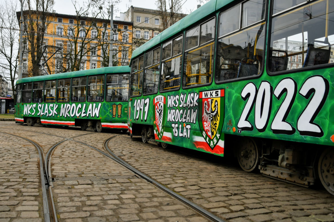 Tramwaj MPK pomalowany w barwy Śląska Wrocław