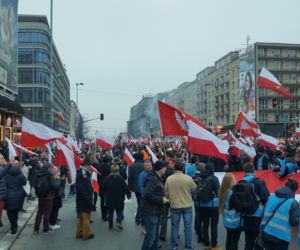 Biało-czerwony marsz na ulicach Warszawy