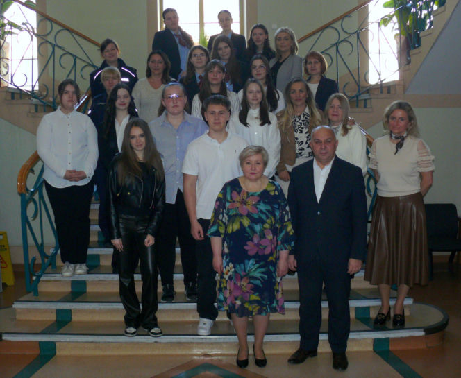 W Siedlcach odbyła się debata uczniów szkół podstawowych pt. „Czy pokolenia potrafią jeszcze ze sobą rozmawiać?”