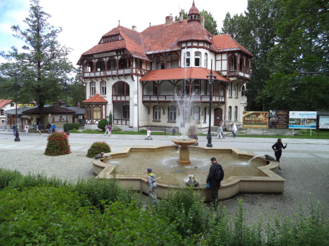 To uzdrowisko na Dolnym Śląsku przeżywa renesans. Dojedziesz tam pociągiem!