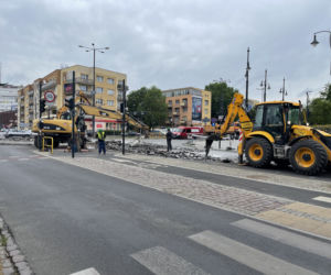 Prace remontowe w rejonie placu NOT w Toruniu. Zdjęcia z centrum miasta