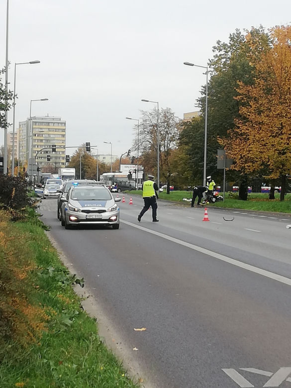 Poważny wypadek na Rondzie Skrzetuskim w Bydgoszczy. Samochód zderzył się z motoambulansem!