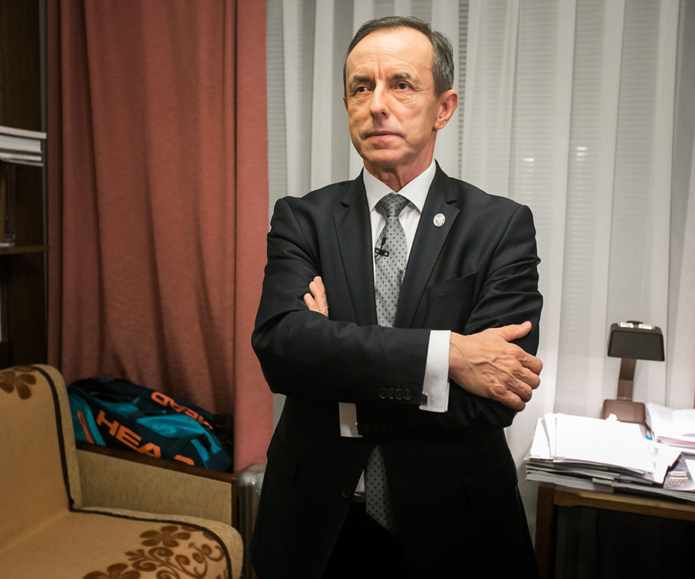 Marszałek senatu Tomasz Grodzki w swoim pokoju w hotelu sejmowym