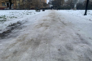 Zima w Bydgoszczy. W razie kryzysu drogowcy są dostępni przez całą dobę. Gdzie zgłosić nieodśnieżoną ulicę?