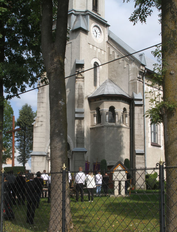 Wypadek na przejeździe kolejowym. Pogrzeb 18-letniej Angeliki