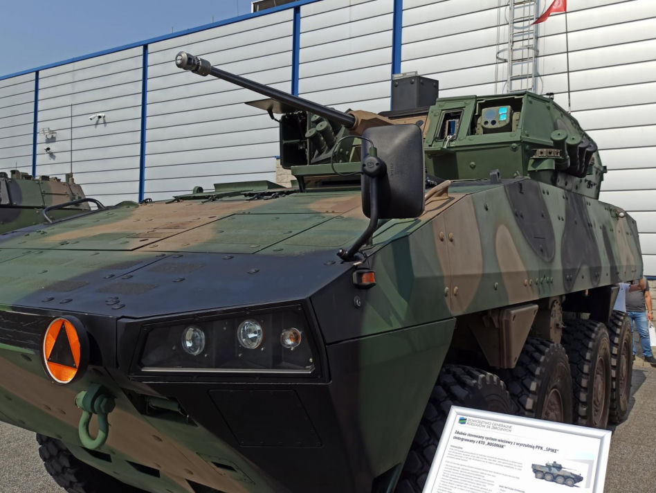 Rosomak z wieżą ZSSW-30, wyposażony w wyrzutnie PPK Spike