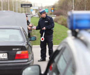 Policja kosi prawa