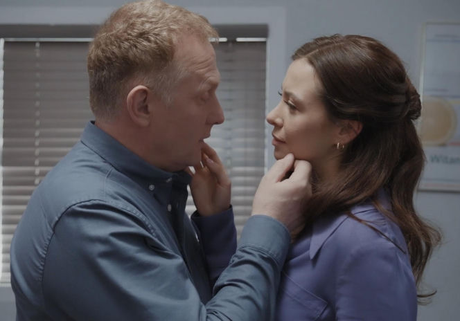 M jak miłość. Artur Rogowski (Robert Moskwa), Joanna (Dominika Sakowicz)