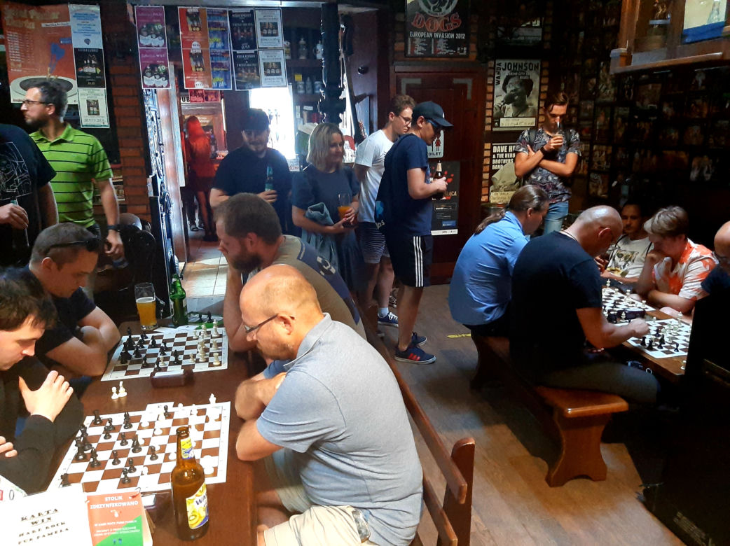 Szachiści ponownie opanowali Hard Rock Pub Pamelę. Letnie rozgrywki trwają