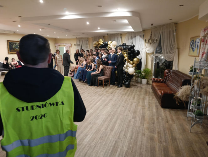 Studniówka pełna blasku i emocji! Tak bawili się maturzyści II LO w Bydgoszczy [ZDJĘCIA]