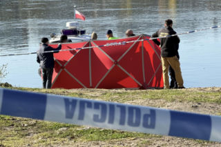 Makabryczne odkrycie pod Mostem Świętokrzyskim. W Wiśle znaleziono ciało kobiety