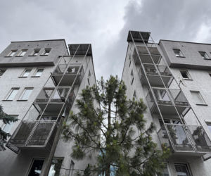 Krzywe balkony przy ul. G. Zapolskiej 42 w Krakowie