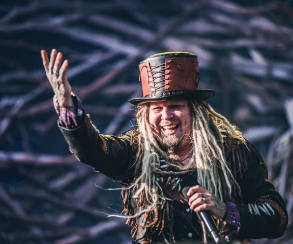 Korpiklaani o ewolucji rynku muzycznego: W muzyce zawsze będzie miejsce na autentyczność [WYWIAD]