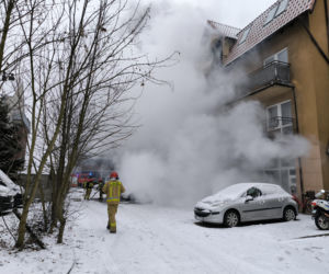 Pożar auta w Lesznie