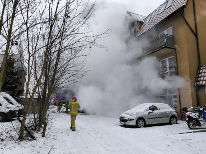 Pożar auta w Lesznie