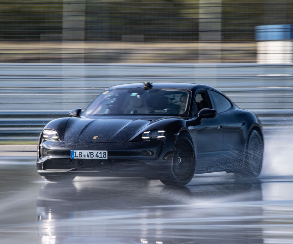 Porsche Taycan z najdłuższym driftem wykonanym samochodem elektrycznym