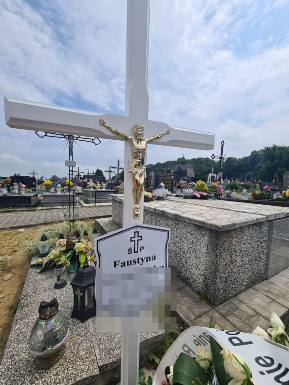 Kozodrza. Grób Faustynki tonie w morzu kwiatów [GALERIA]