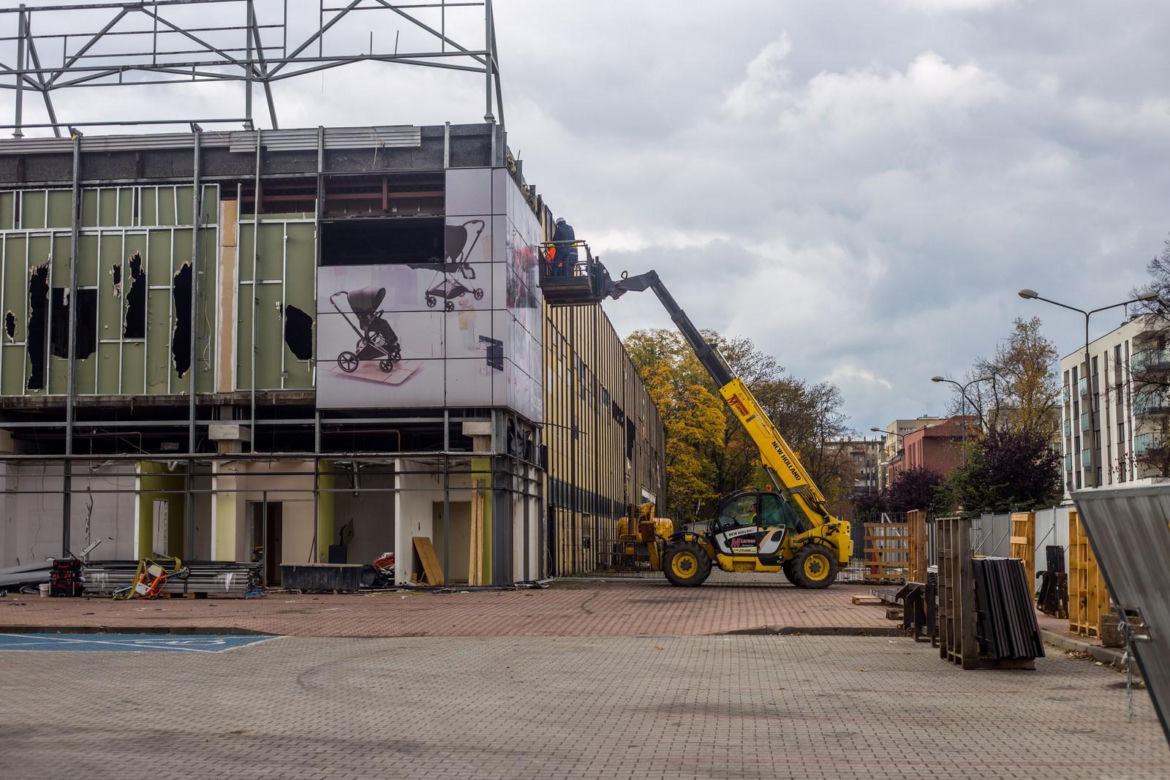 Belg znika na naszych oczach. Trwa wyburzanie kultowego centrum handlowego ZDJĘCIA