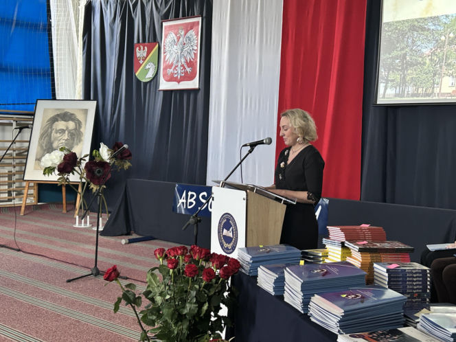 Czwartoklasiści po absolutorium. Wkrótce matury