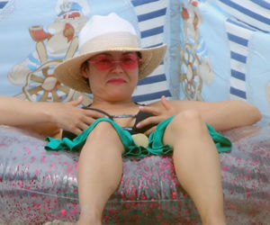 Kasia Cichopek z rodziną na plaży