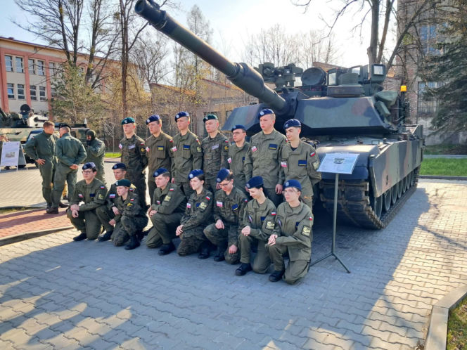 Targi Służby i Pracy w Skarżysku. Wojsko Polskie kusi nowoczesnością i stabilną ścieżką kariery