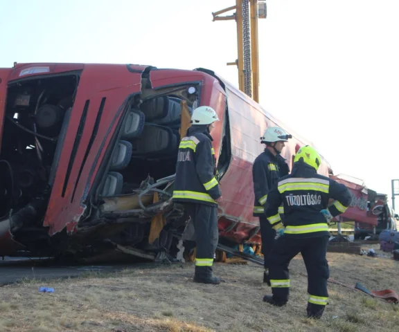 Tragiczny wypadek polskiego autokaru na Węgrzech. Do akcji wkracza polska policja