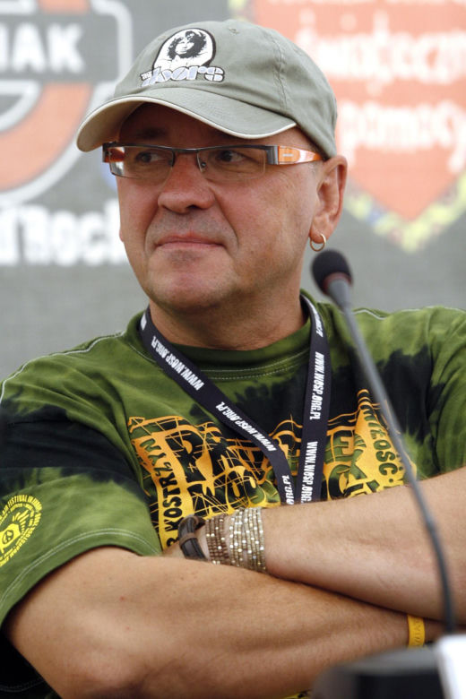 Jerzy Owsiak na przestrzeni lat. Tak zmieniał się jego charakterystyczny wizerunek