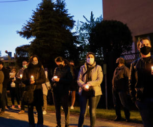 Manifestacja przed kaliską kurią diecezjalną. Kaliszanie oburzeni zachowaniem biskupa Janiaka