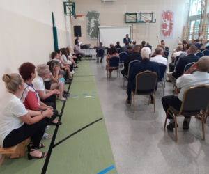 Dąbrówka Stany, gmina Skórzec: nowym wozem strażackim, po nowej drodze, do nowej szkoły