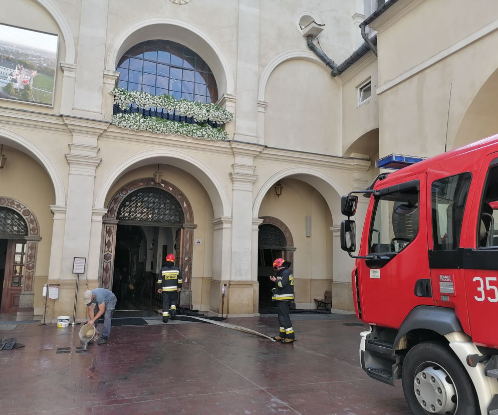 Potężna burza przeszła nad Częstochową. Kaplica na Jasnej Górze zalana! [ZDJĘCIA]
