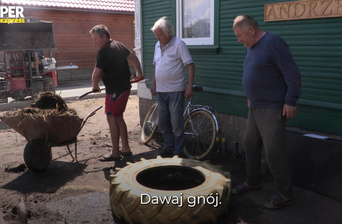Rolnicy. Podlasie. Andrzej z Plutycz pokazał ODNOWIONE podwórko. Śliczny ogródek, wielkie zmiany. Goście będą zachwyceni