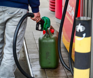 Kolejki niemieckich aut na przygranicznych stacjach paliw