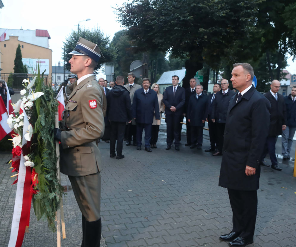 82. rocznica wybuchu II wojny światowej. Prezydent Andrzej Duda złożył kwiaty w Wieluniu