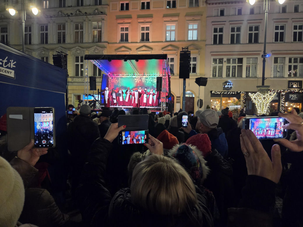 Miasto rozbłysło świąteczną magią! Tłumy na wielkim otwarciu Bydgoskiego Jarmarku Świątecznego