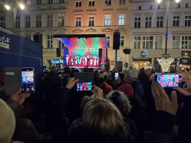 Miasto rozbłysło świąteczną magią! Tłumy na wielkim otwarciu Bydgoskiego Jarmarku Świątecznego