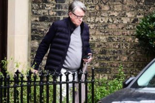 Były ambasador aresztowany, chodzi o Epsteina. Kim jest Mandelson?