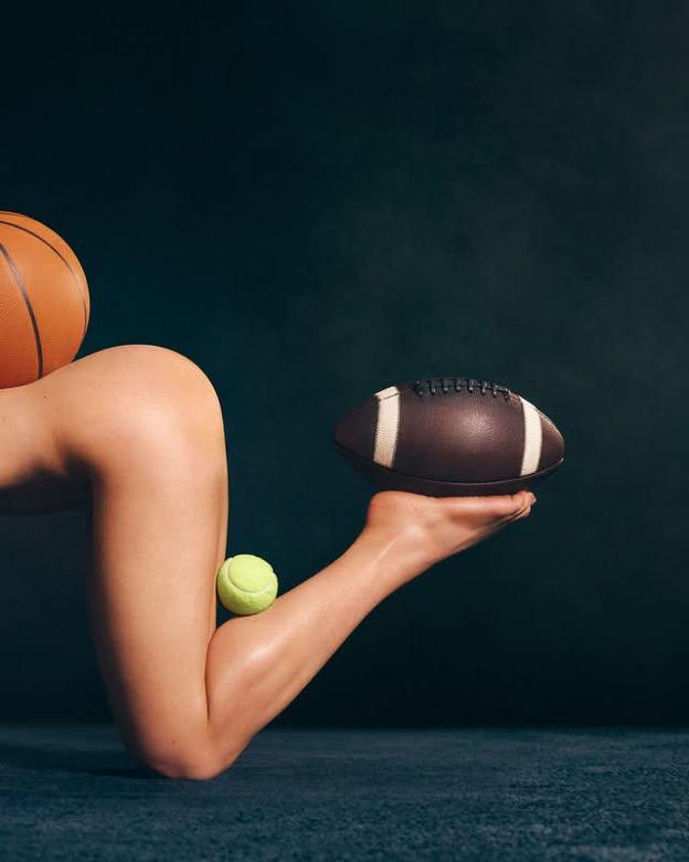 Rozebrana Sydney Sweeney w sportowej reklamie