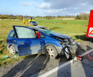 Zderzenie ciężarówki z osobówką, kolosa aż wyrzuciło z drogi! Jedna osoba nie żyje, zdjęcia porażają