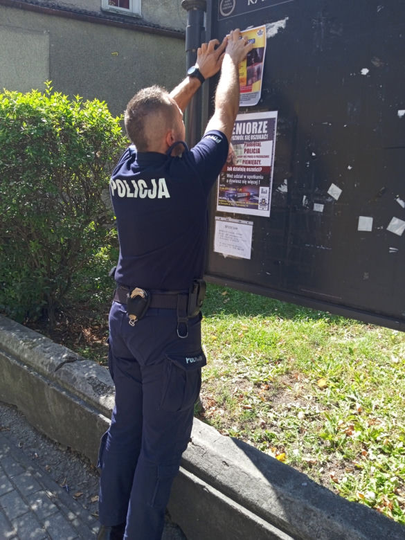 Tarnowscy policjanci ostrzegają seniorów przed oszustami
