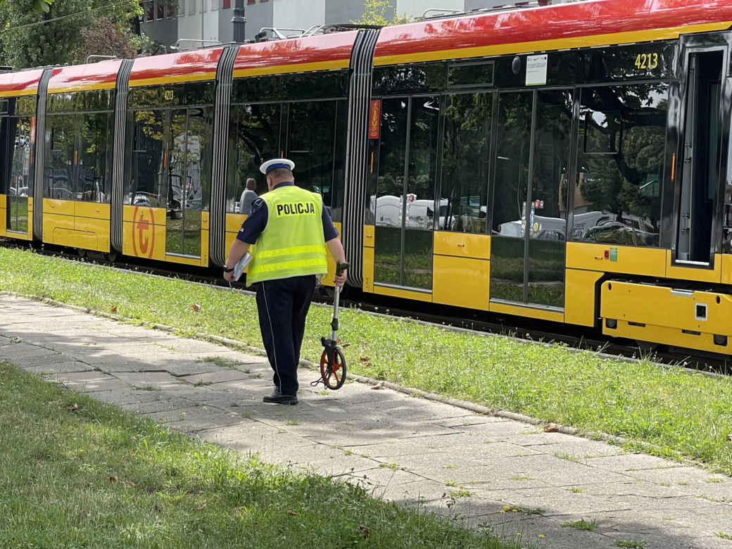Znicz i biała różyczka. Poruszający widok w miejscu śmierci czterolatka na ul. Jagiellońskiej