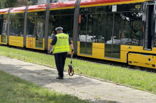 Policjanci szukają świadków wypadku z udziałem tramwaju, w którym zginął czterolatek