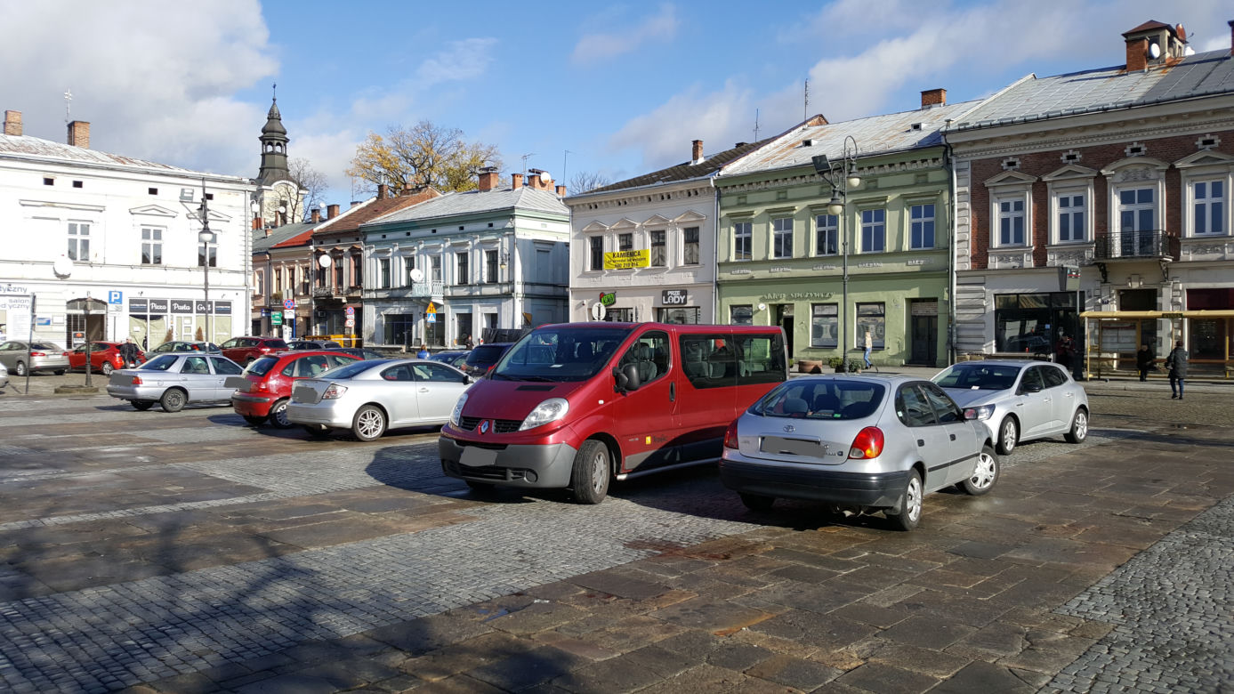 Zakaz parkowania na Rynku w Nowym Sączu