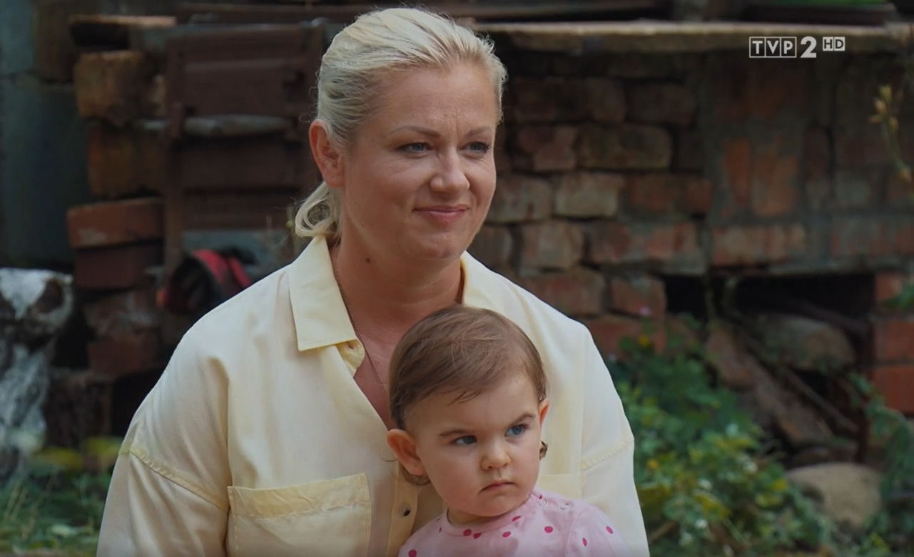 M jak miłość, odcinek 1612: Marzenka (Olga Szomańska), Kalinka (Oliwia Kępka)