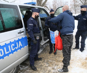 Policjanci ze Śródmieścia ubrali potrzebujących na zimę