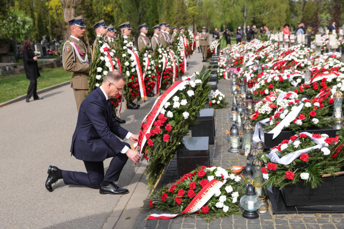 Prezydent upamiętnił ofiary katastrofy smoleńskiej